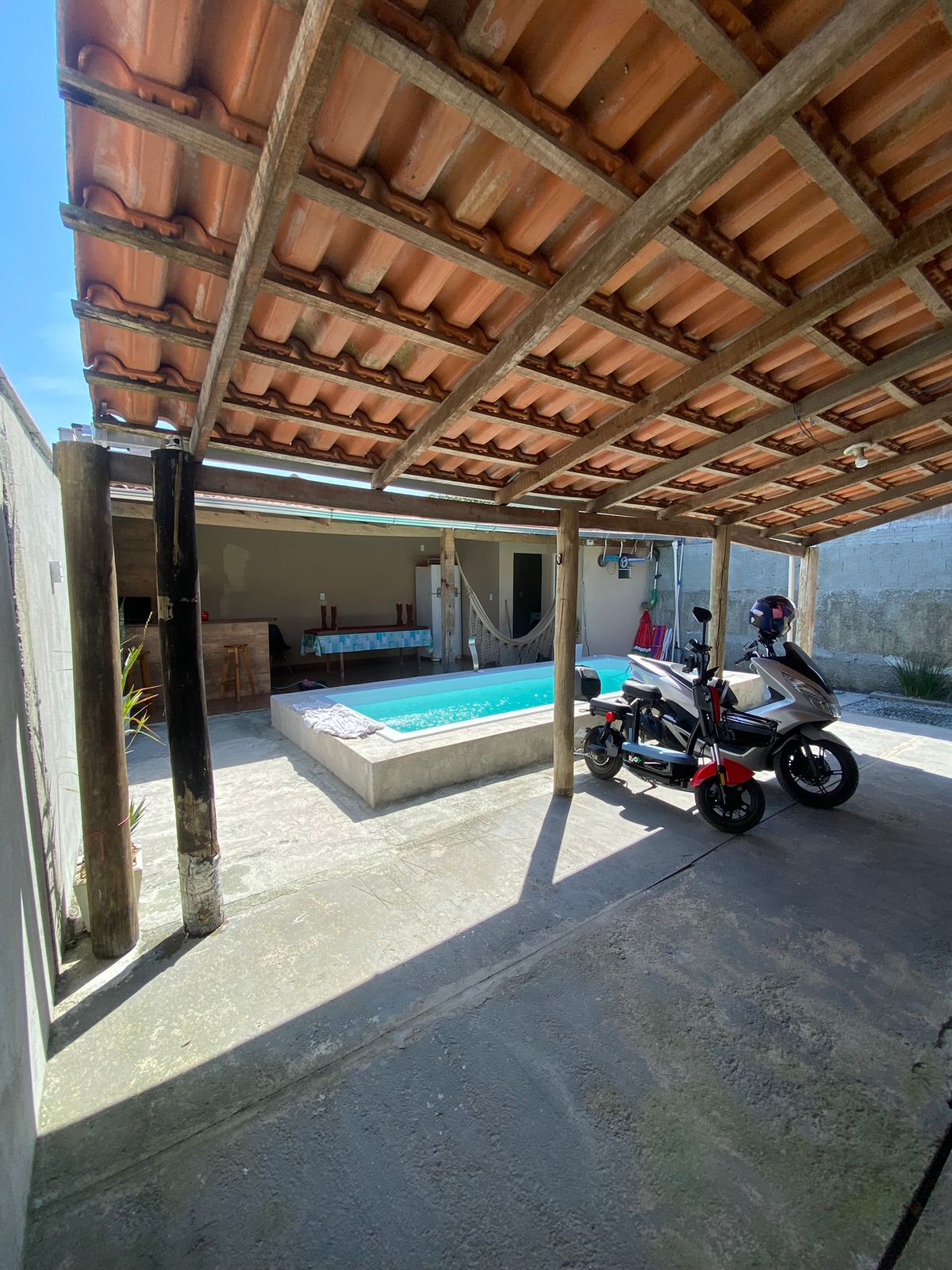 Casa no Bairro Salinas com Piscina