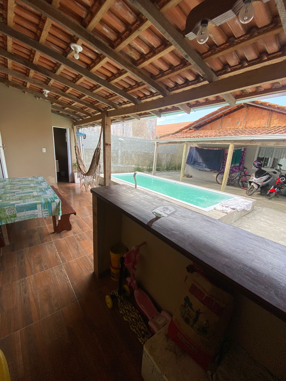 Casa no Bairro Salinas com Piscina