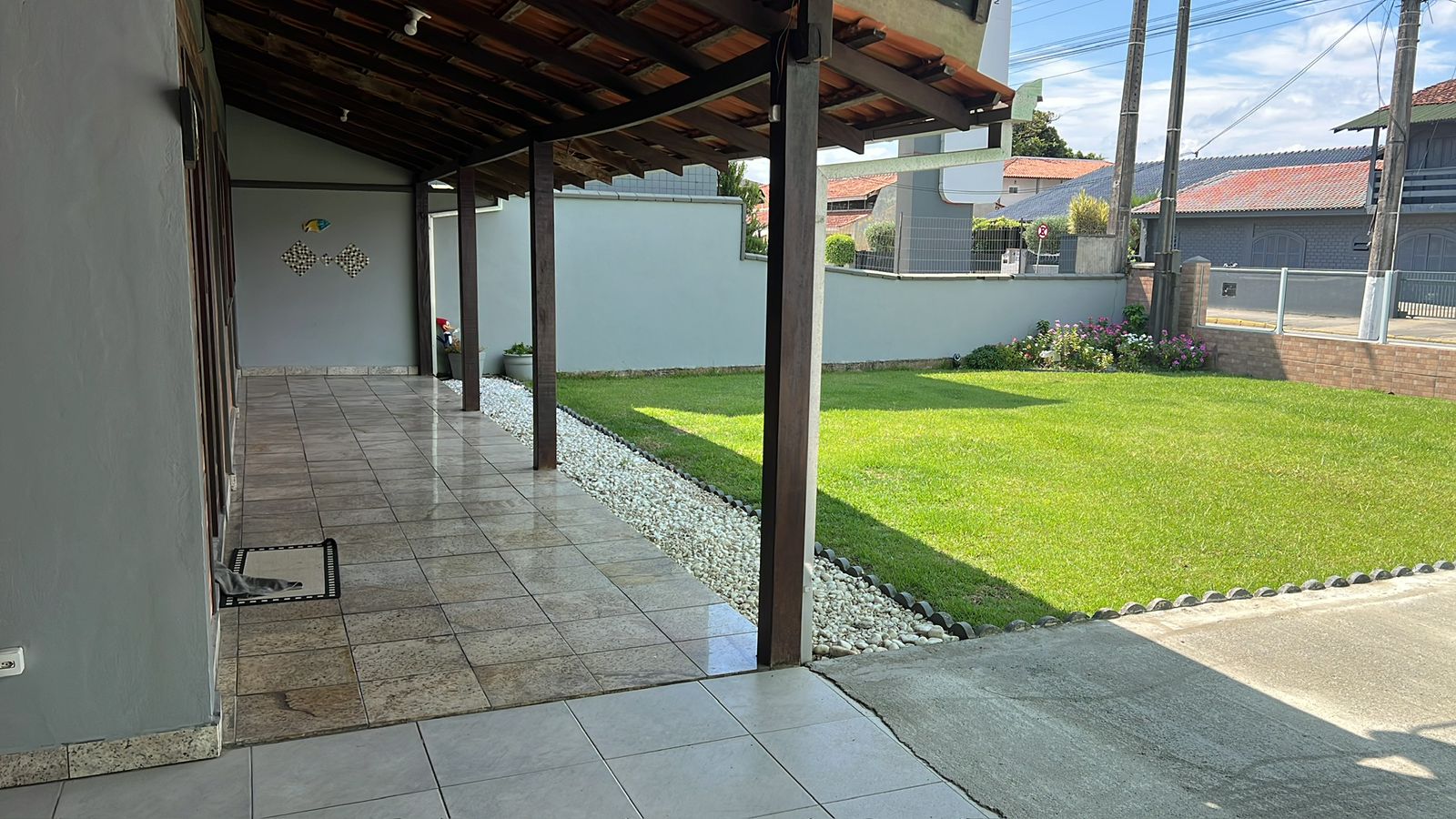 Casa no Bairro Costeira -Estilo Chalé- Av  Principal