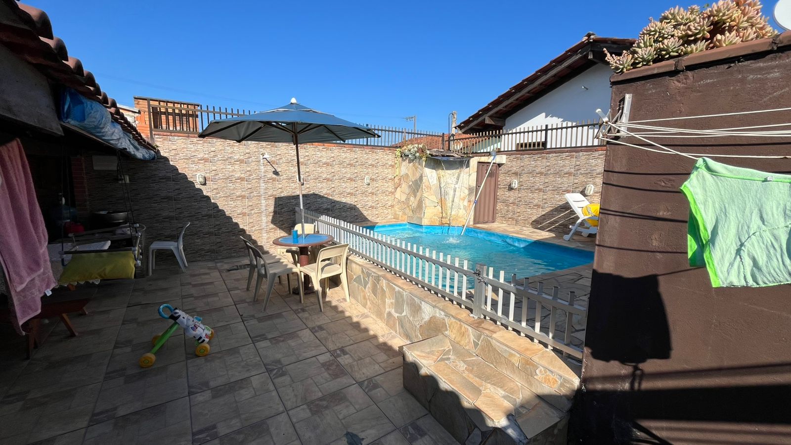 Casa no Bairro Costeira-Com Piscina-Região da Lagoa