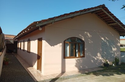 Casa no Bairro Costeira-Região da Lagoa-Balneário Barra do Sul