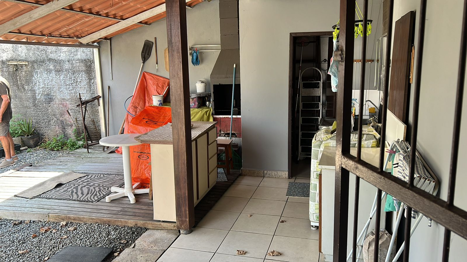 Casa no Bairro Costeira -Estilo Chalé- Av  Principal