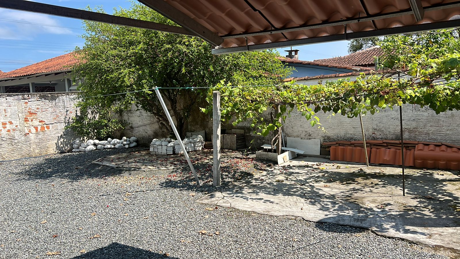 Casa no Bairro Costeira -Estilo Chalé- Av  Principal