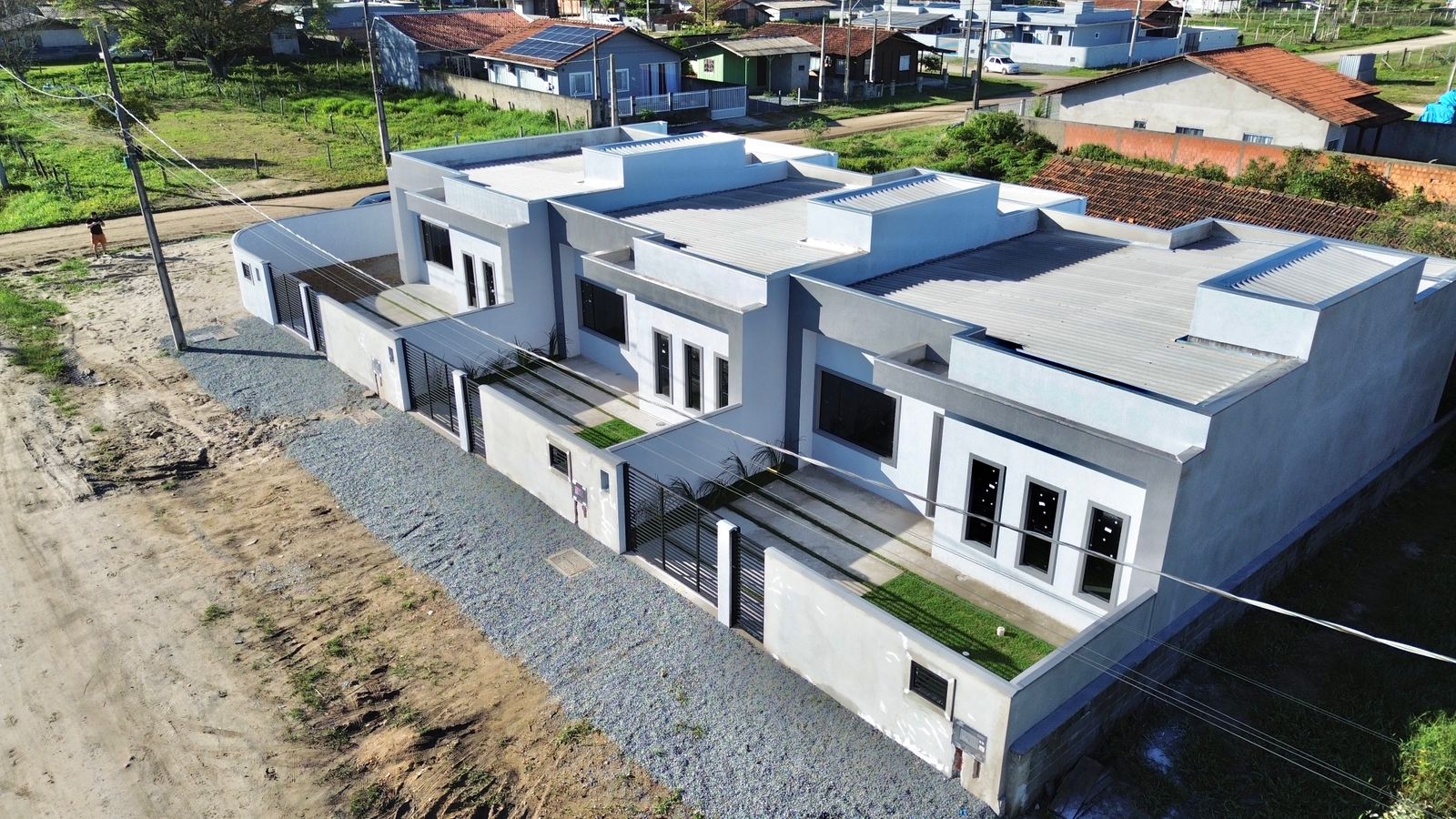 CASA  GEMINADA AVERBADA NA PRAIA COM SUÍTE