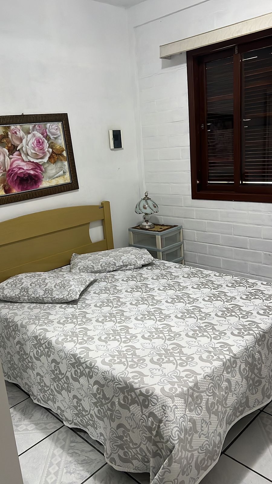 Casa no Bairro Costeira -Estilo Chalé- Av  Principal