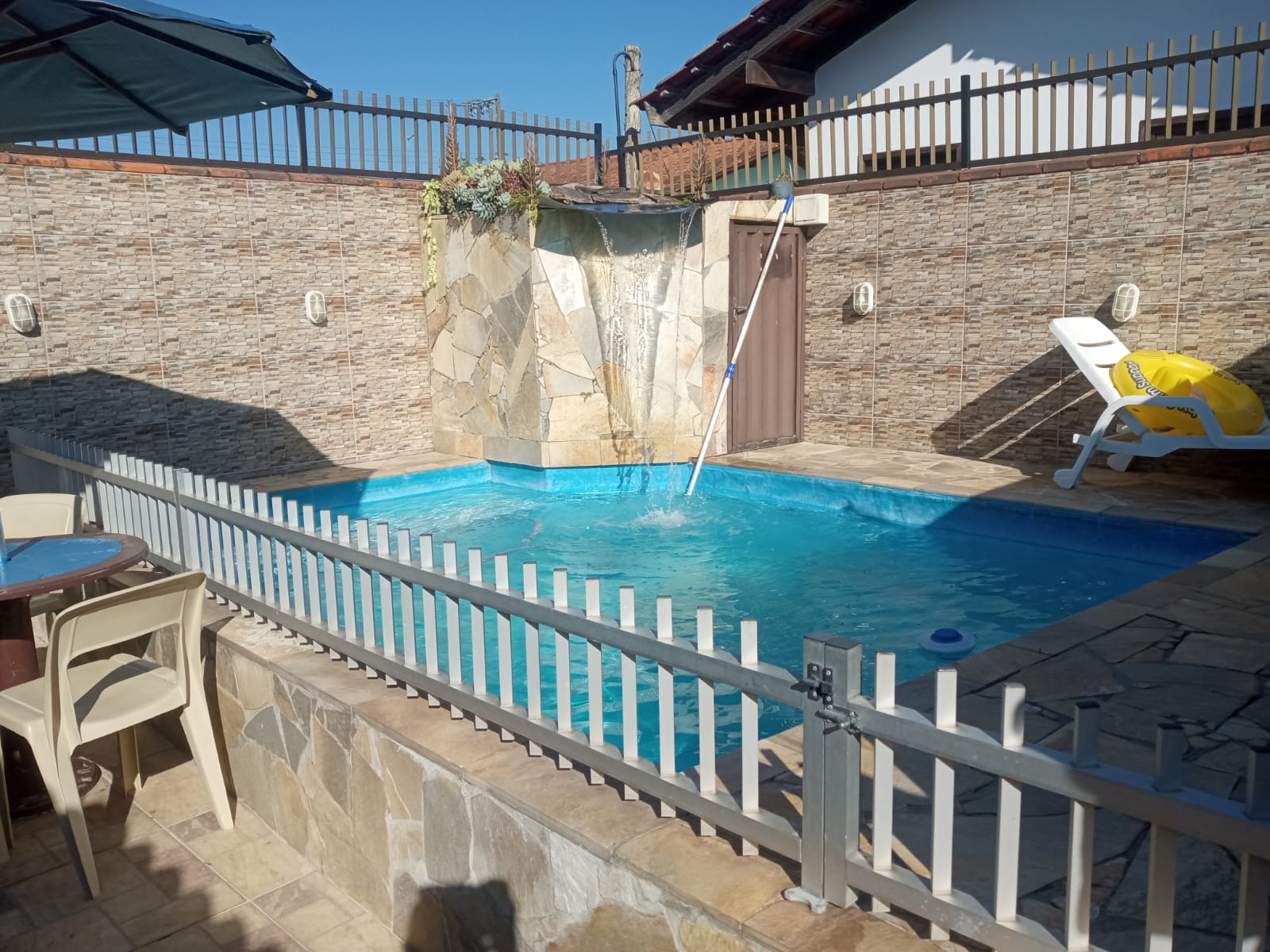 Casa no Bairro Costeira-Com Piscina-Região da Lagoa